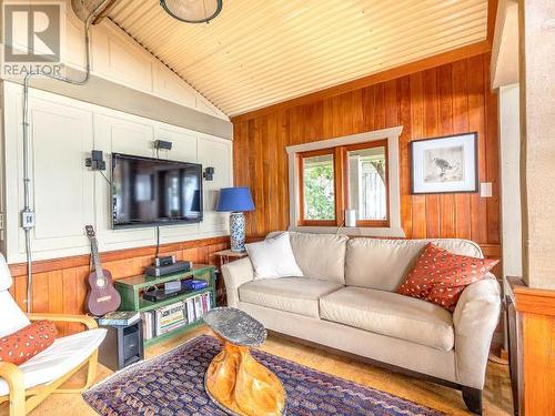 3265 Atrevida Road, Powell River, BC - Indoor Photo Showing Living Room