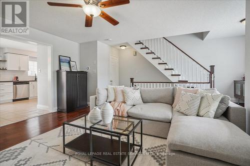 2 - 2360 Parkhaven Boulevard, Oakville, ON - Indoor Photo Showing Living Room