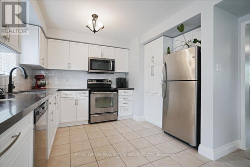 2 - 2360 Parkhaven Boulevard, Oakville, ON - Indoor Photo Showing Kitchen With Stainless Steel Kitchen With Double Sink