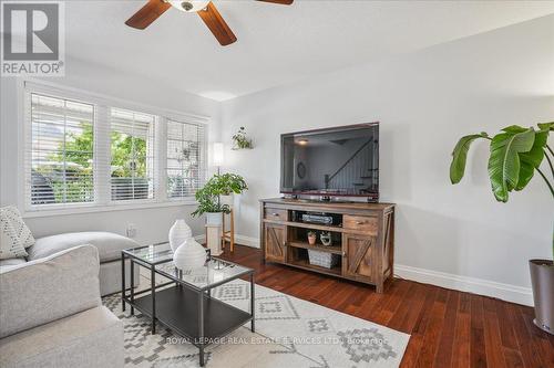 2 - 2360 Parkhaven Boulevard, Oakville (Uptown Core), ON - Indoor Photo Showing Living Room