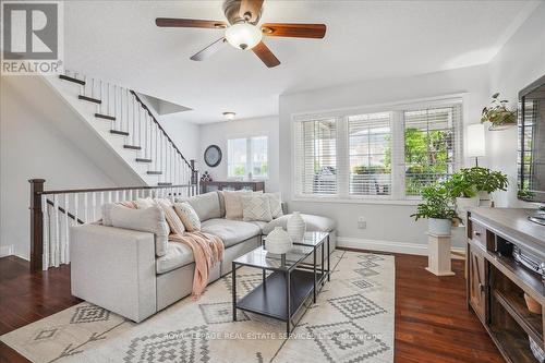 2 - 2360 Parkhaven Boulevard, Oakville, ON - Indoor Photo Showing Living Room