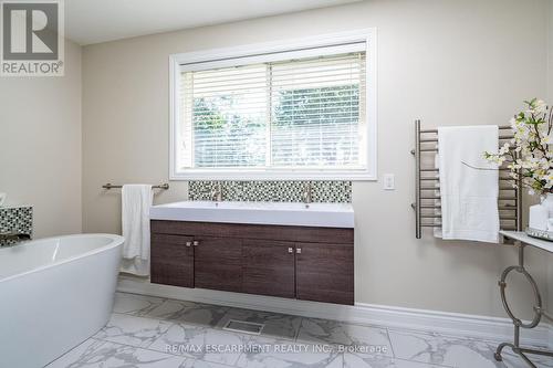 2159 Britannia Road, Burlington, ON - Indoor Photo Showing Bathroom