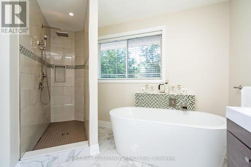 2159 Britannia Road, Burlington, ON - Indoor Photo Showing Bathroom