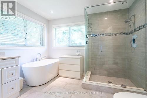 2159 Britannia Road, Burlington, ON - Indoor Photo Showing Bathroom