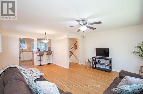 1431 Lewisham Drive, Mississauga, ON - Indoor Photo Showing Living Room