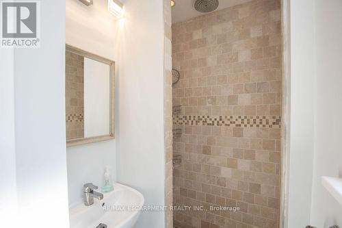 1431 Lewisham Drive, Mississauga, ON - Indoor Photo Showing Bathroom