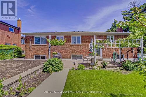 2 Romfield Drive, Toronto (York University Heights), ON - Outdoor