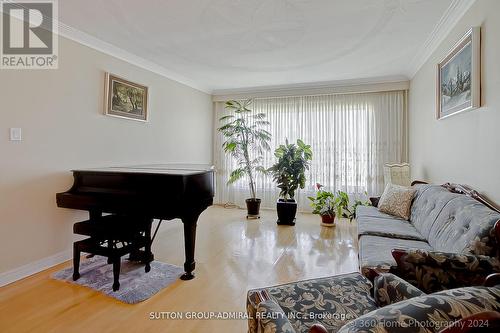 2 Romfield Drive, Toronto (York University Heights), ON - Indoor Photo Showing Living Room