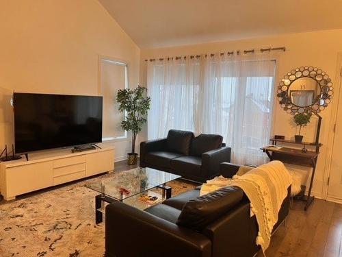 Salon - 7-8360 Rue De Londres, Brossard, QC - Indoor Photo Showing Living Room