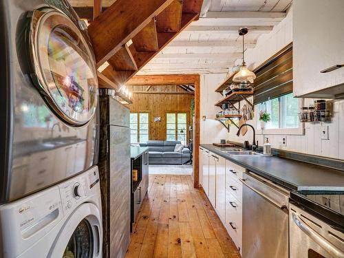 Kitchen - 140 Rue Pellerin, Saint-Bernard-De-Lacolle, QC - Indoor Photo Showing Laundry Room