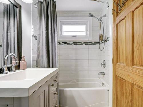 Bathroom - 140 Rue Pellerin, Saint-Bernard-De-Lacolle, QC - Indoor Photo Showing Bathroom