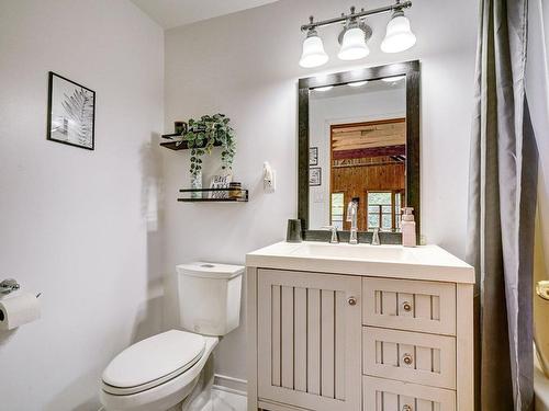 Bathroom - 140 Rue Pellerin, Saint-Bernard-De-Lacolle, QC - Indoor Photo Showing Bathroom