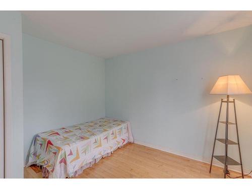 Bedroom - 6602 Rue Des Cygnes, Laval (Sainte-Rose), QC - Indoor Photo Showing Bedroom