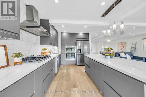 4659 Full Moon Circle, Mississauga (Hurontario), ON - Indoor Photo Showing Kitchen With Stainless Steel Kitchen With Upgraded Kitchen