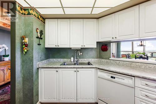 1109 - 320 Mill Street S, Brampton (Brampton South), ON - Indoor Photo Showing Kitchen With Double Sink