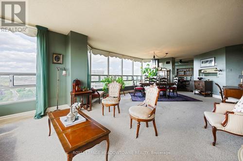 1109 - 320 Mill Street S, Brampton (Brampton South), ON - Indoor Photo Showing Living Room