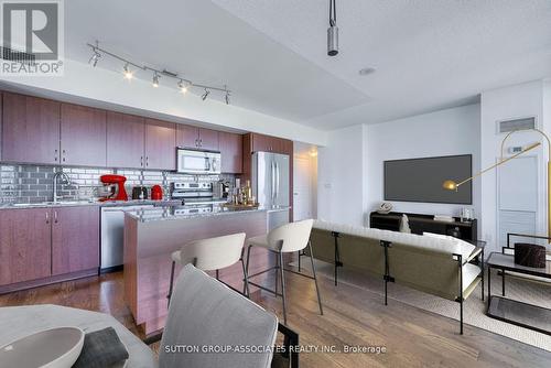 1804 - 2240 Lakeshore Boulevard W, Toronto, ON - Indoor Photo Showing Kitchen