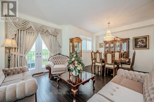 25 Rockman Crescent, Brampton, ON - Indoor Photo Showing Living Room