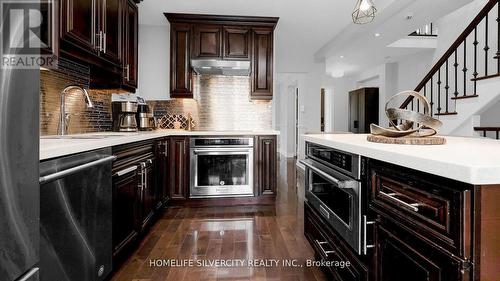 75 Stoneledge Circle, Brampton (Sandringham-Wellington), ON - Indoor Photo Showing Kitchen With Upgraded Kitchen