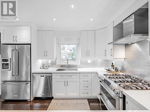 2 Davenrich Court, Brampton (Heart Lake East), ON - Indoor Photo Showing Kitchen With Stainless Steel Kitchen With Upgraded Kitchen