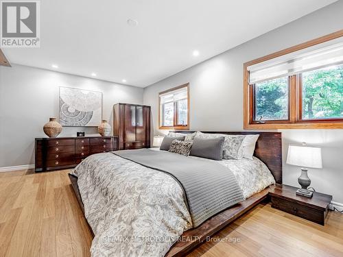 2 Davenrich Court, Brampton (Heart Lake East), ON - Indoor Photo Showing Bedroom