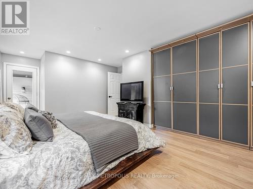 2 Davenrich Court, Brampton (Heart Lake East), ON - Indoor Photo Showing Bedroom