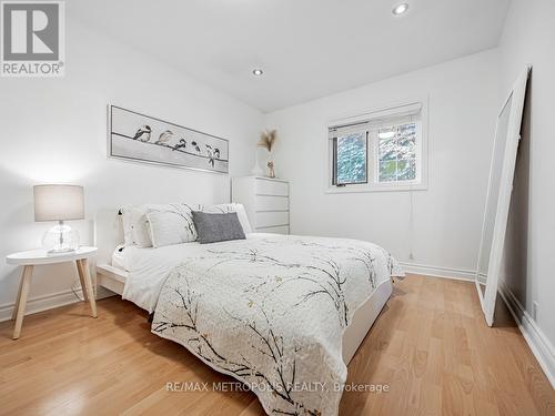 2 Davenrich Court, Brampton (Heart Lake East), ON - Indoor Photo Showing Bedroom