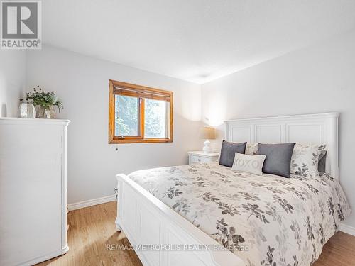 2 Davenrich Court, Brampton (Heart Lake East), ON - Indoor Photo Showing Bedroom