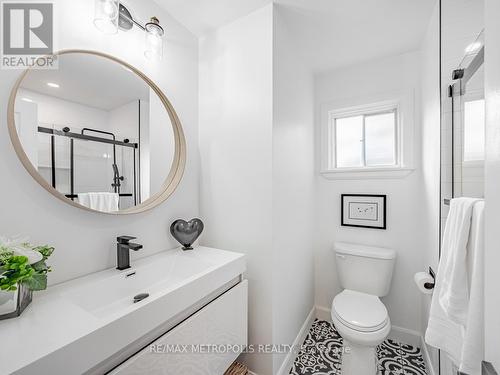 2 Davenrich Court, Brampton (Heart Lake East), ON - Indoor Photo Showing Bathroom