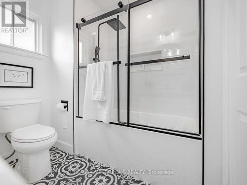 2 Davenrich Court, Brampton (Heart Lake East), ON - Indoor Photo Showing Bathroom