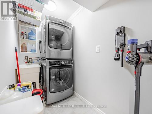 2 Davenrich Court, Brampton (Heart Lake East), ON - Indoor Photo Showing Laundry Room