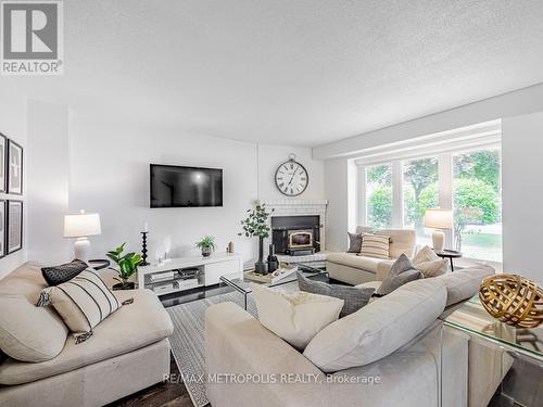 2 Davenrich Court, Brampton (Heart Lake East), ON - Indoor Photo Showing Living Room With Fireplace