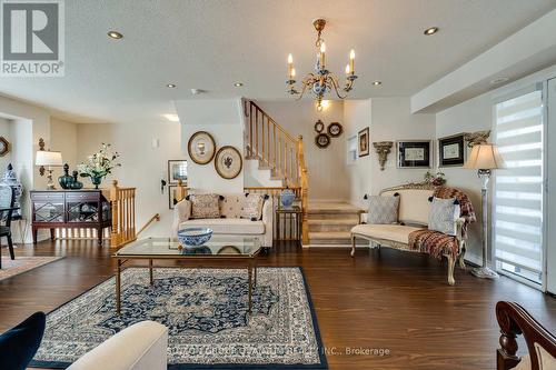 28 - 5650 Winton Churchill Boulevard, Mississauga, ON - Indoor Photo Showing Living Room