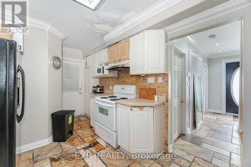 2065 Westfield Drive, Mississauga, ON - Indoor Photo Showing Kitchen