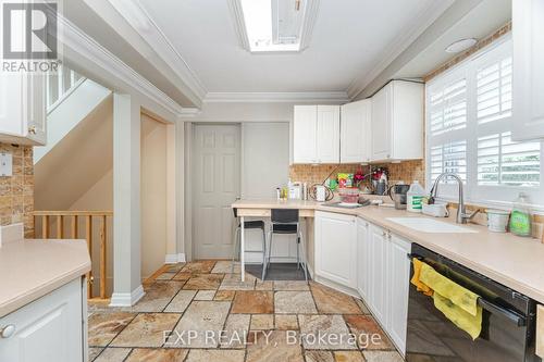 2065 Westfield Drive, Mississauga, ON - Indoor Photo Showing Kitchen