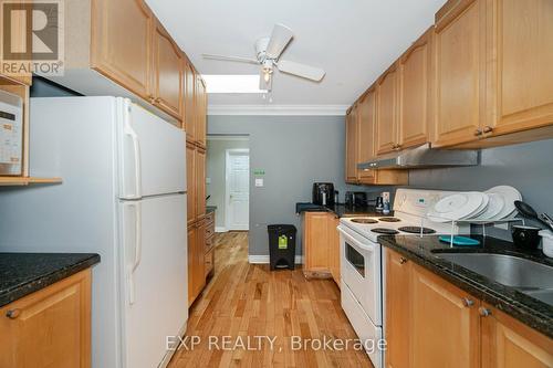 2065 Westfield Drive, Mississauga, ON - Indoor Photo Showing Kitchen