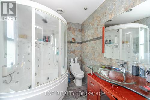 2065 Westfield Drive, Mississauga, ON - Indoor Photo Showing Bathroom