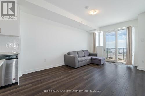 615 - 3200 William Coltson Avenue, Oakville, ON - Indoor Photo Showing Living Room