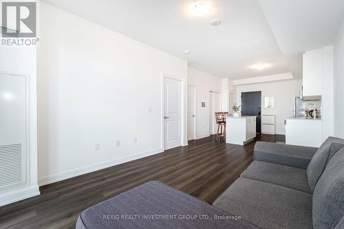 615 - 3200 William Coltson Avenue, Oakville, ON - Indoor Photo Showing Living Room