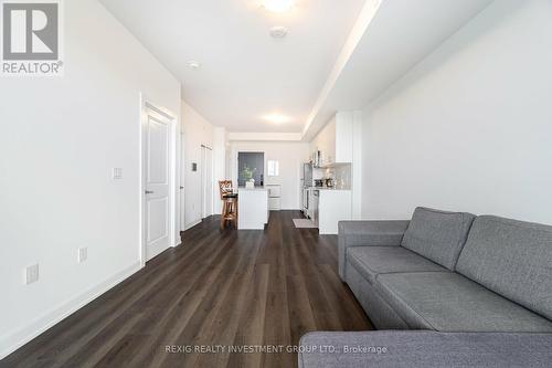 615 - 3200 William Coltson Avenue, Oakville, ON - Indoor Photo Showing Living Room