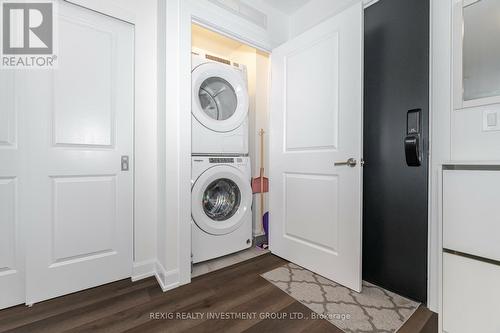 615 - 3200 William Coltson Avenue, Oakville, ON - Indoor Photo Showing Laundry Room