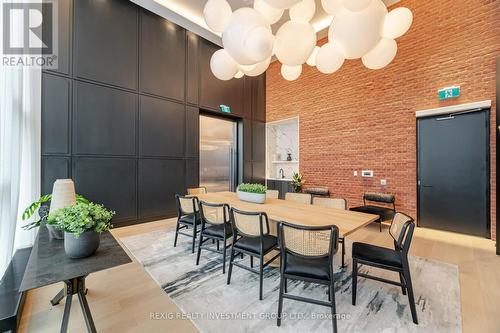 615 - 3200 William Coltson Avenue, Oakville, ON - Indoor Photo Showing Dining Room