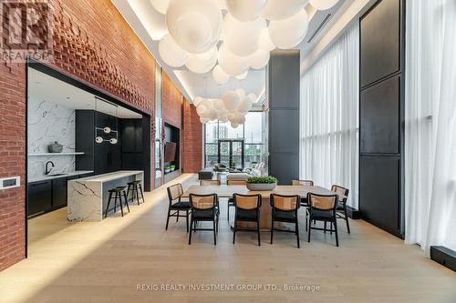 615 - 3200 William Coltson Avenue, Oakville, ON - Indoor Photo Showing Dining Room