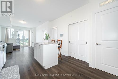 615 - 3200 William Coltson Avenue, Oakville, ON - Indoor Photo Showing Kitchen