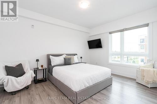 211 - 8 Culinary Lane, Barrie (Innis-Shore), ON - Indoor Photo Showing Bedroom