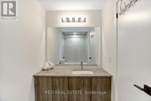 610 - 5 Chef Lane, Barrie (Innis-Shore), ON - Indoor Photo Showing Bathroom