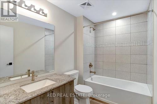 610 - 5 Chef Lane, Barrie (Innis-Shore), ON - Indoor Photo Showing Bathroom