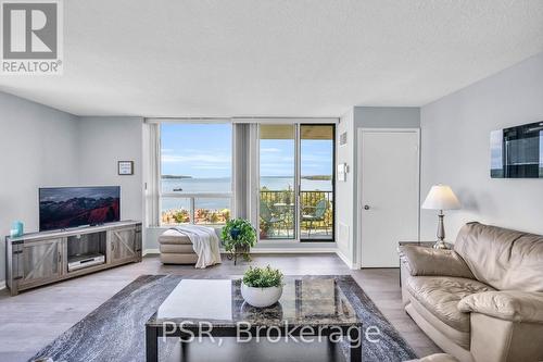 809 - 75 Ellen Street, Barrie (Lakeshore), ON - Indoor Photo Showing Living Room