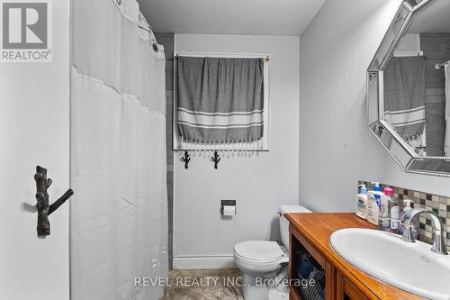 5 East Gate, Barrie, ON - Indoor Photo Showing Bathroom