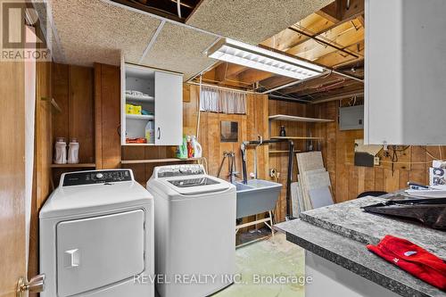 5 East Gate, Barrie, ON - Indoor Photo Showing Laundry Room